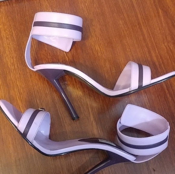 Ankle strap heels.  (Bakers Shoes) - Picture 3 of 5